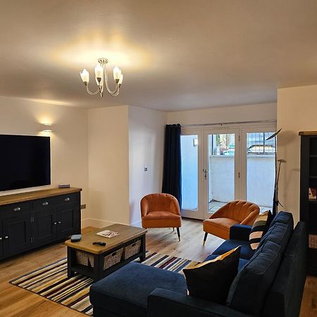 Spacious Modern 2-Bed Parking & Wi-Fi & 65"Oled Bristol Buitenkant foto