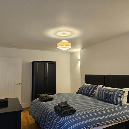Spacious Modern 2-Bed Parking & Wi-Fi & 65"Oled Bristol Buitenkant foto