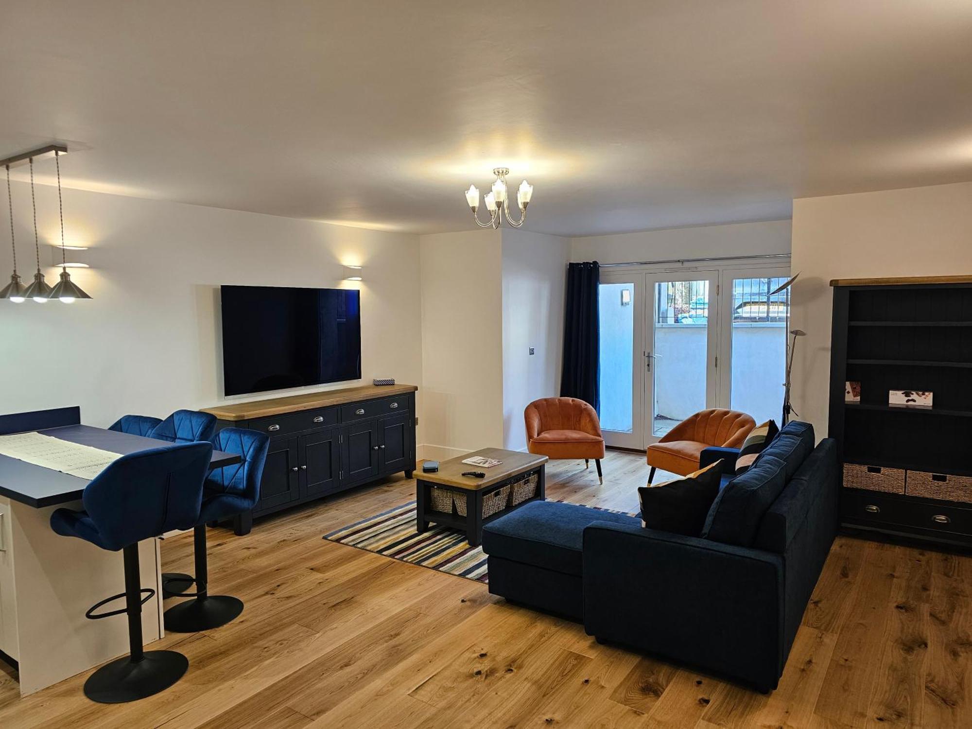Spacious Modern 2-Bed Parking & Wi-Fi & 65"Oled Bristol Buitenkant foto